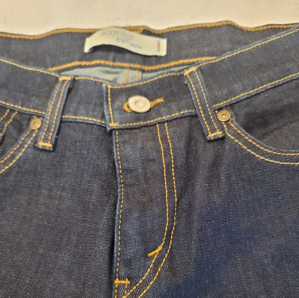 Levi's - Picture 5 of 9